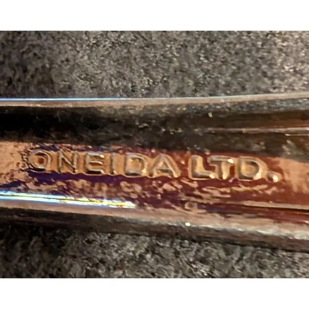 Vintage Wm. A. Rogers Deluxe Oneida Ltd. Stainless Steel Flatware Serving Fork